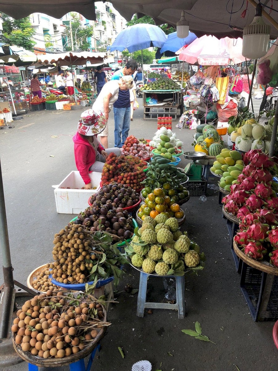 Tourists can find many types of Vietnamese specialty fruits